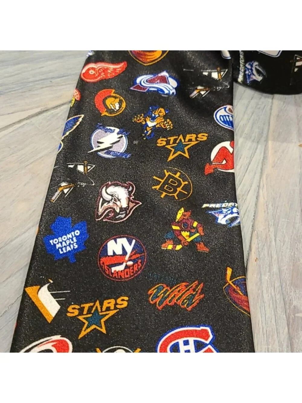 Vintage NHL Tie hockey teams